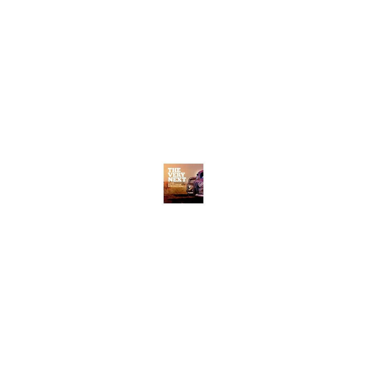 Couverture d'album: Texte: The Only Next. Une voiture. Couleur marron.