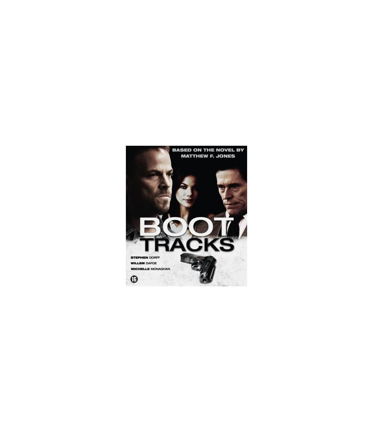 Filmposter met gezichten van acteurs en een pistool, titel 'Boot Tracks' en tekst.