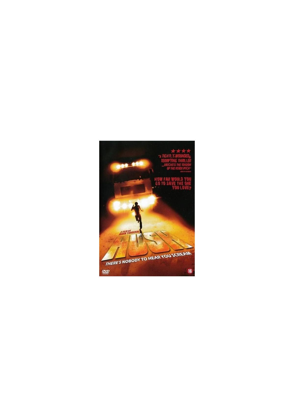 Filmposter met een persoon die naar koplampen rent. Titel: Hush. Slogan: Niemand hoort je gillen.