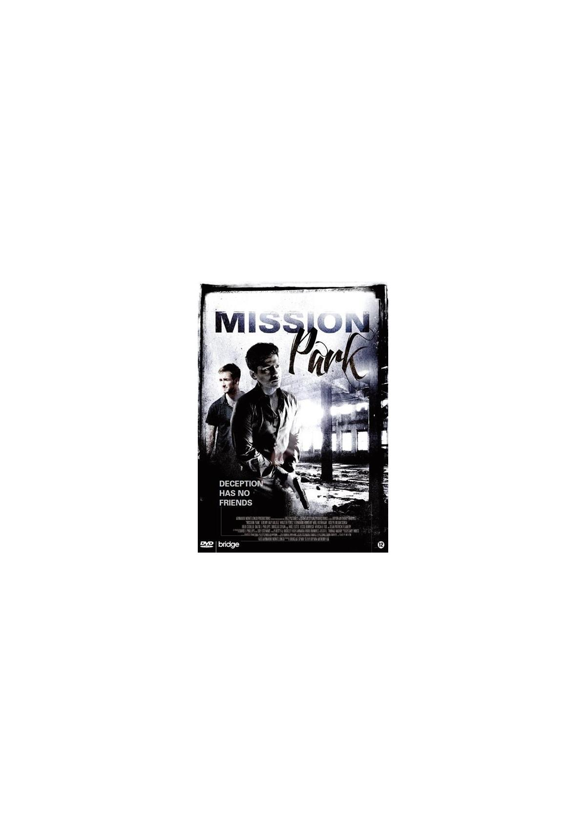 Couverture de film. Hommes sur fond sombre, le titre est 'Mission Park'.