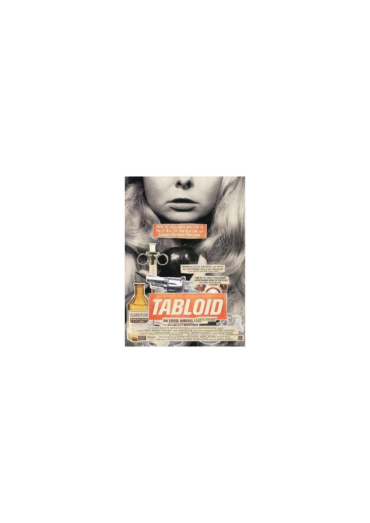 Une couverture de DVD avec le visage d'une femme, des ciseaux, un pistolet et une bouteille d'alcool. Le titre est Tabloid.