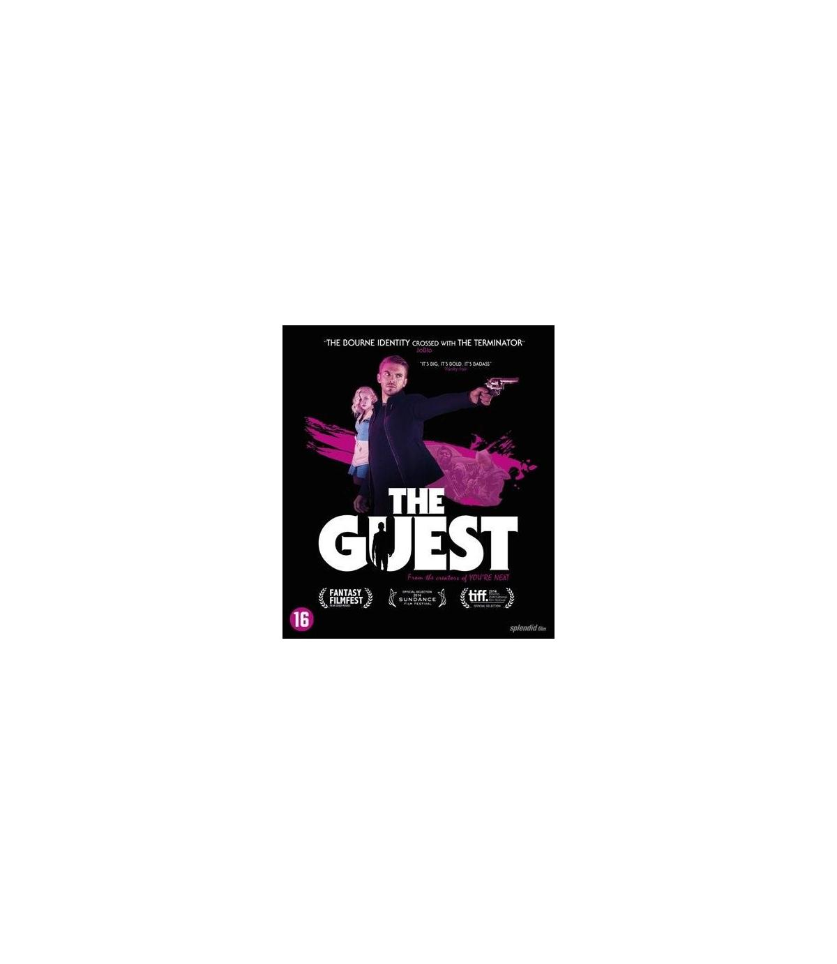 Couverture DVD : Homme tenant une arme avec le titre 'The Guest' et des éclaboussures roses.
