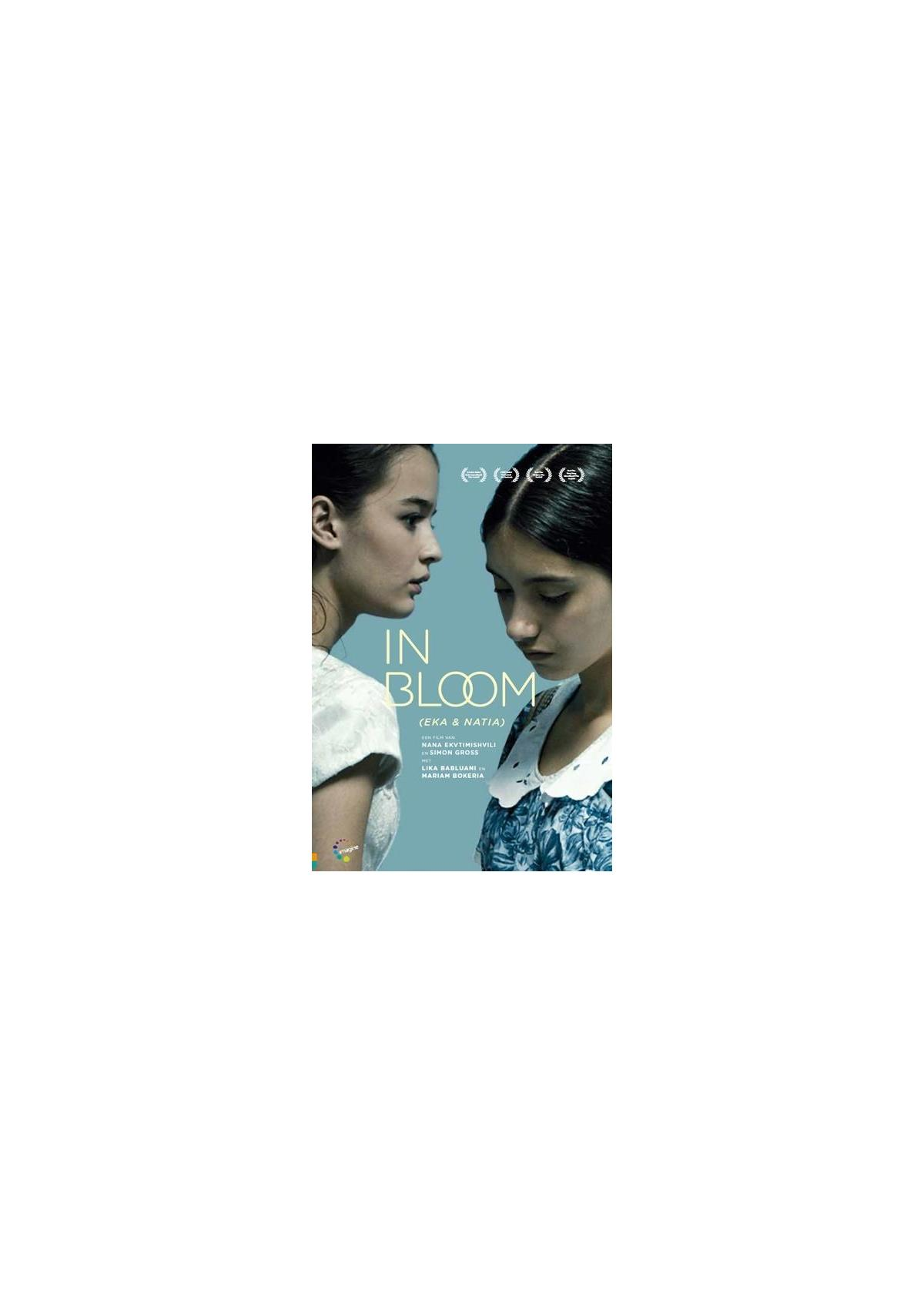 Filmposter: Twee jonge vrouwen tegenover elkaar. Titel: In Bloom.