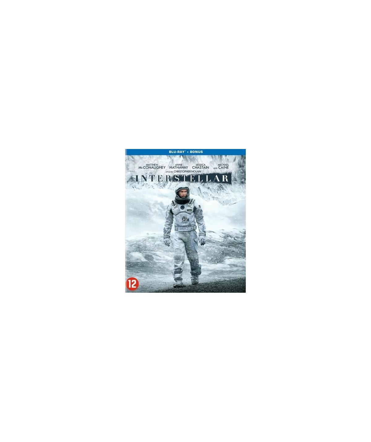 Couverture du film Interstellar. Un homme en combinaison spatiale dans un paysage enneigé.