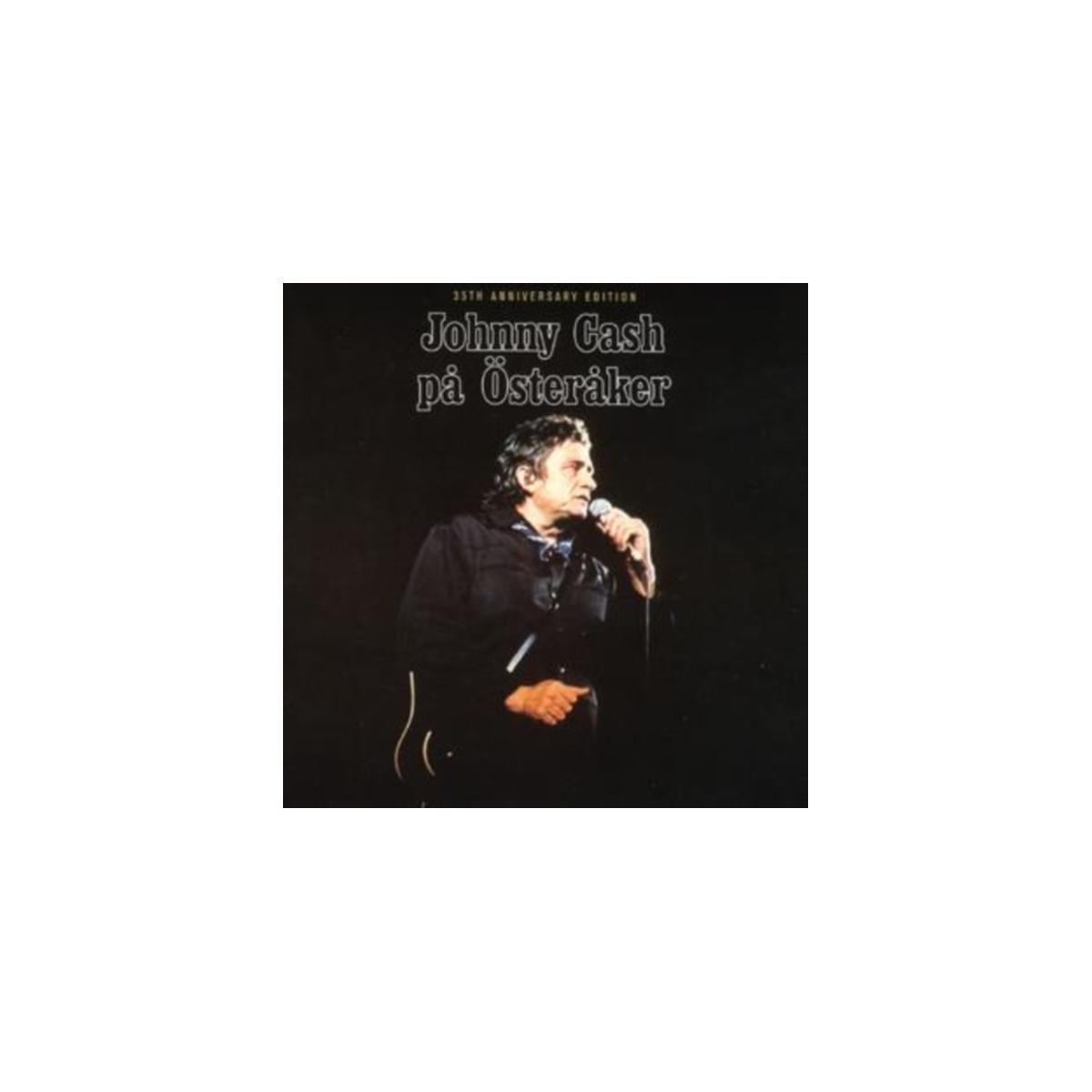 Pochette de l'album de Johnny Cash. Homme chantant dans un microphone. Photo en noir et blanc.