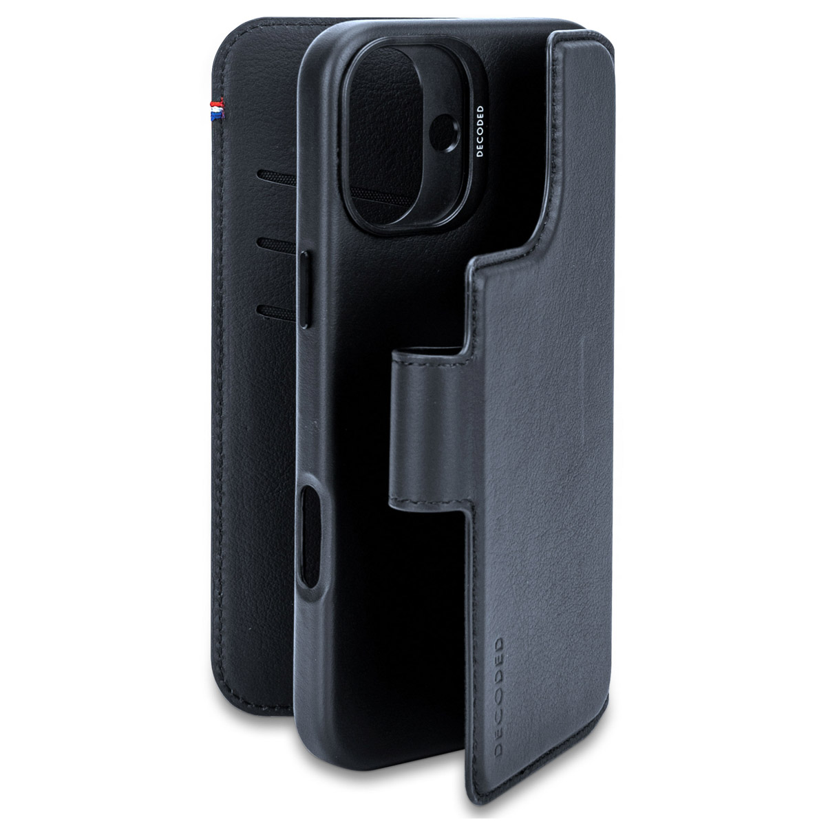 Étui de téléphone noir avec découpe caméra, rabat portefeuille et marque 'DECODED'.