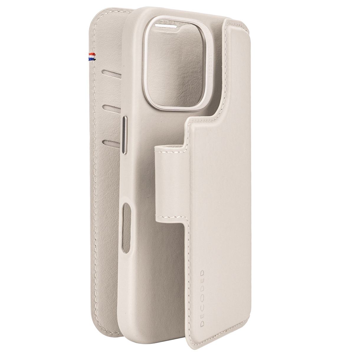 Crèmekleurige telefoonhoes, open, met een sleuf voor de telefoon en een merklogo.