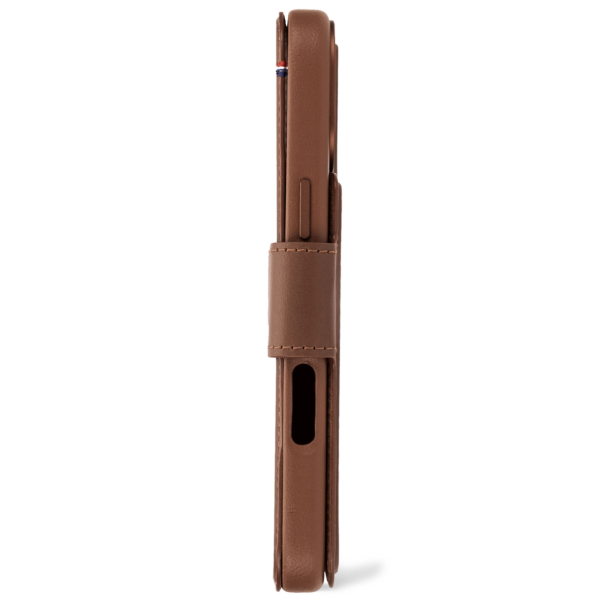 Vue latérale d'un étui de téléphone marron. Il a une sangle et est ouvert.