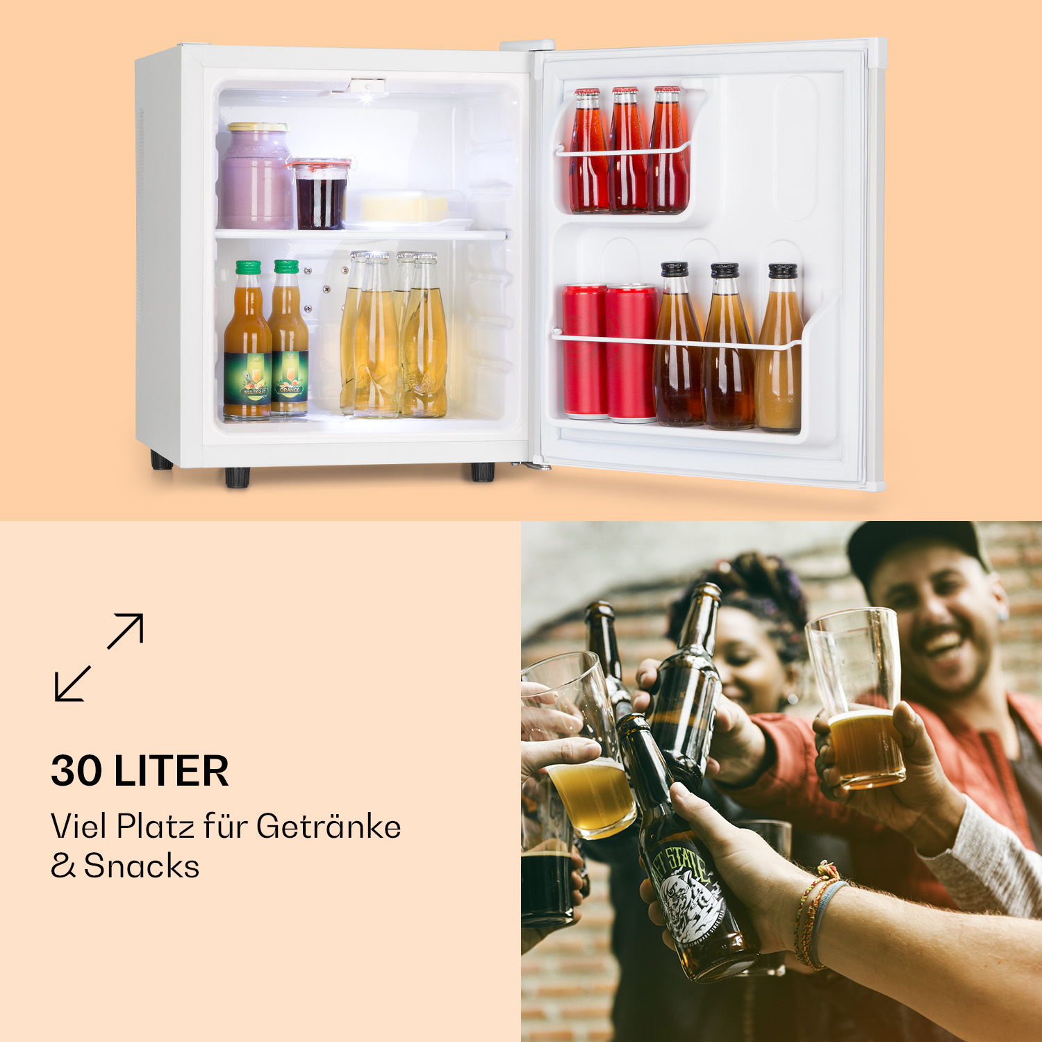 Interior de refrigerador con bebidas y snacks, un grupo de personas brindando con cerveza y bebidas en un bar.
