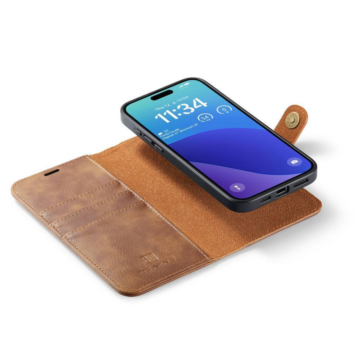 Telefon in brauner Lederhülle, offen. Der Bildschirm zeigt Zeit und Datum. Goldener Verschluss.