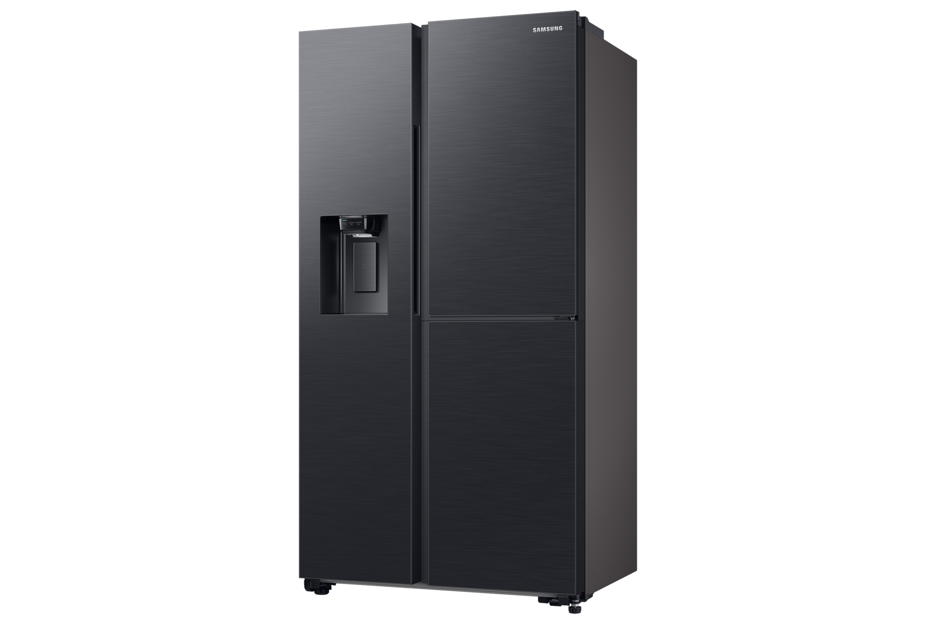 Ein schwarzer Samsung Kühlschrank. Side-by-Side Türen, Wasserspender und schwarzer Hintergrund.