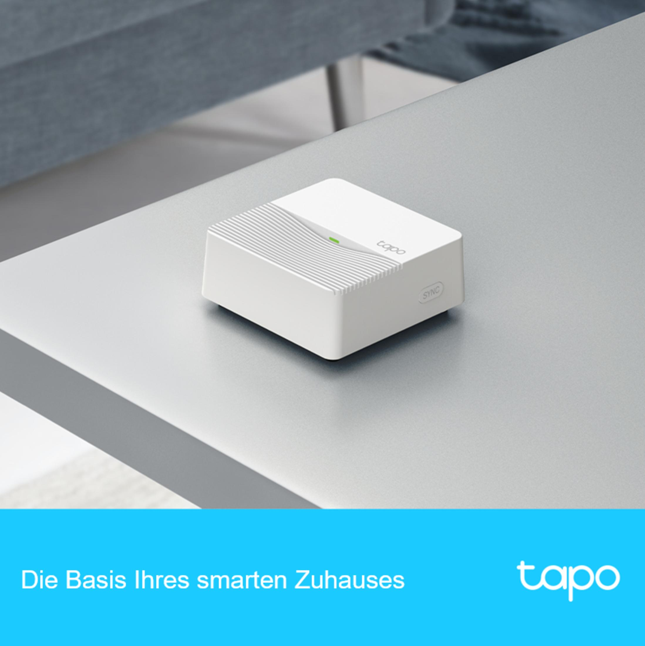 Un appareil domotique blanc sur une surface grise avec le mot 'tapo'.