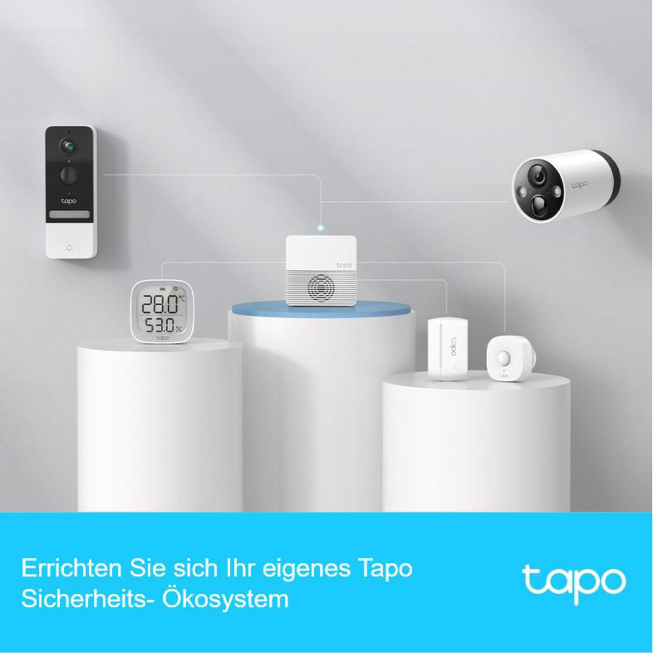 Appareils Tapo smart home sur socles. Deux caméras, un hub et un écran.
