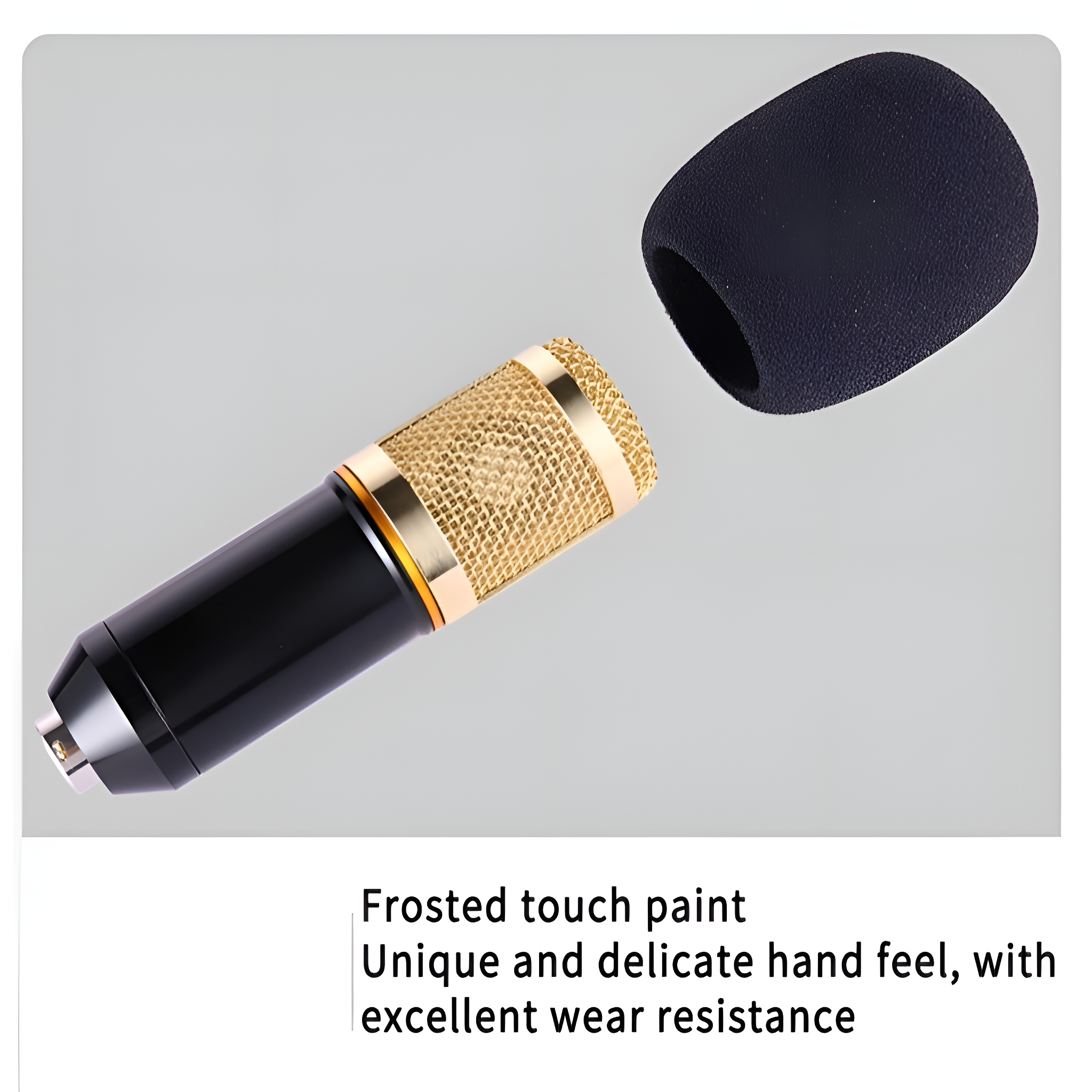 Ein schwarzes und goldenes Mikrofon mit einem schwarzen Pop-Filter daneben.