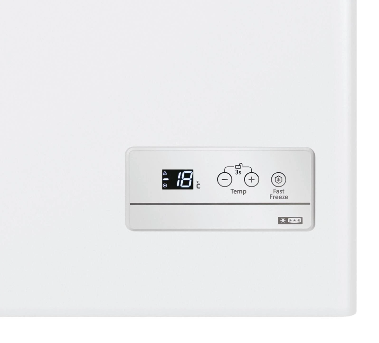 Pannello di controllo bianco con display digitale, temperatura e pulsanti di controllo.