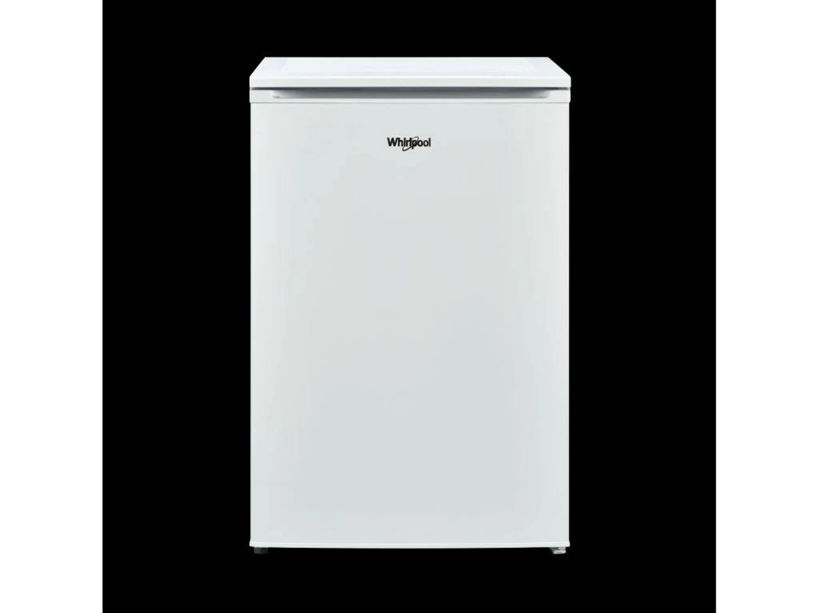 Frigorifero bianco, verticale. Design semplice con maniglia e logo Whirlpool. Sfondo nero.