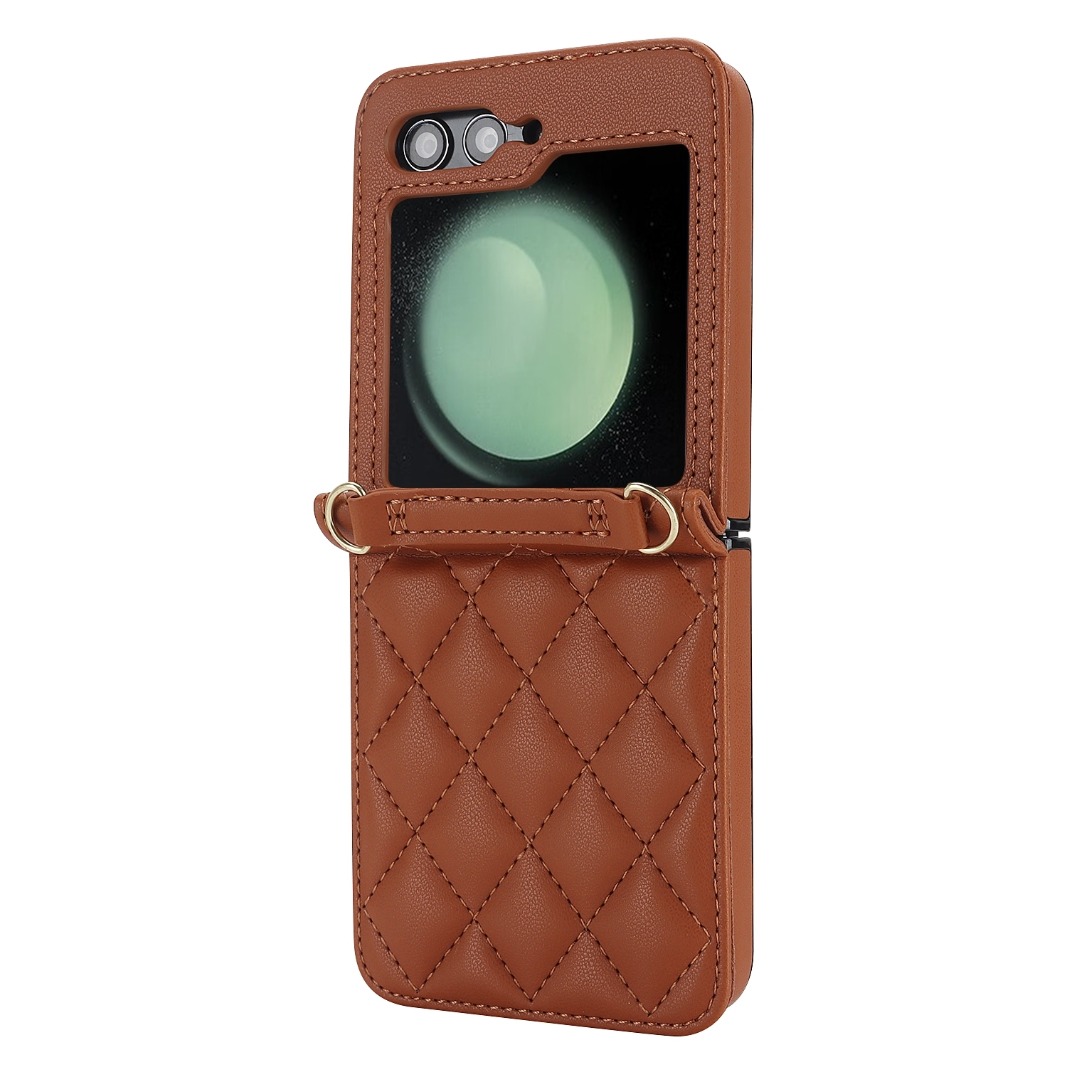 Funda de teléfono marrón acolchada con recorte para cámara y correa de cadena dorada.