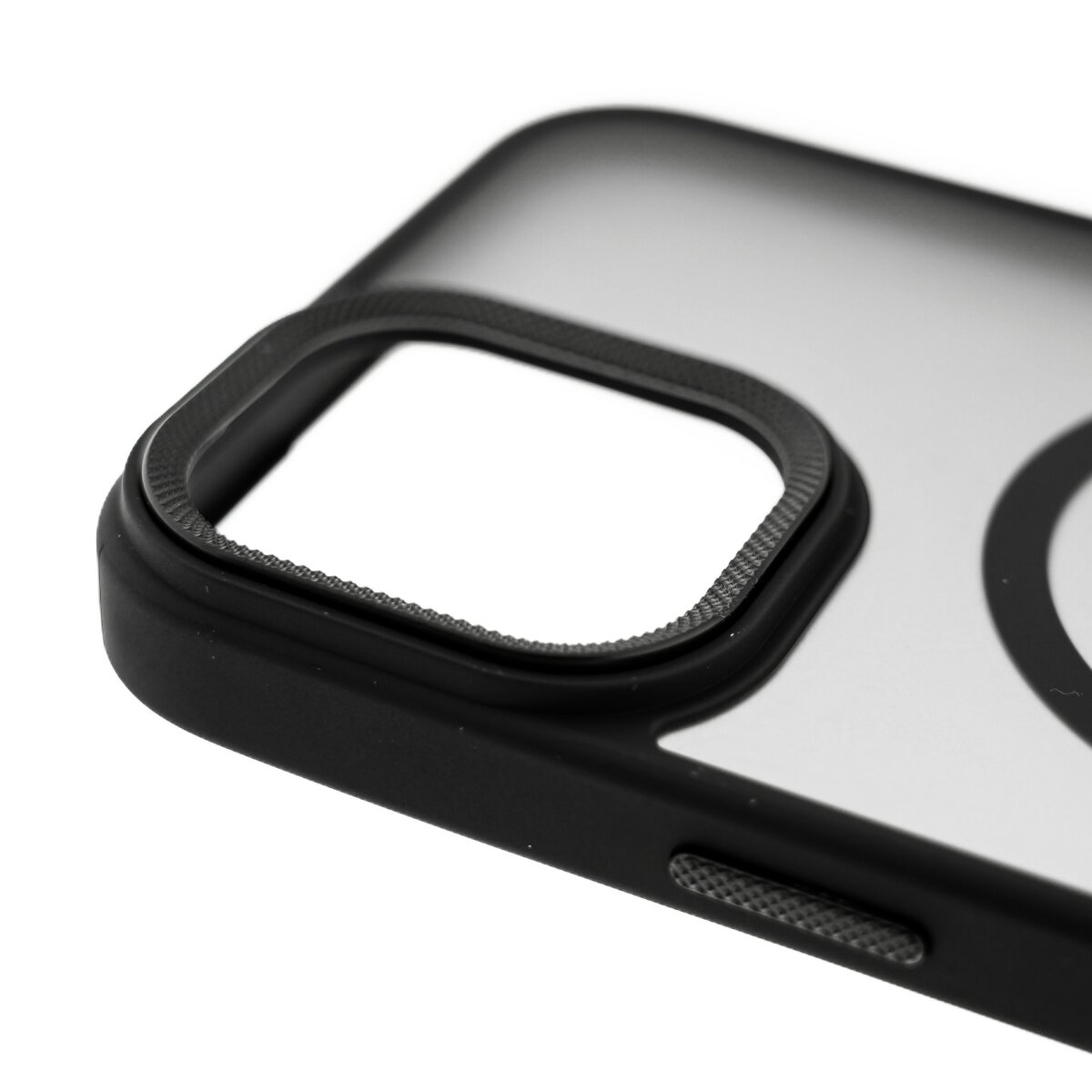 Custodia per telefono nera, primo piano dell'area dell'obiettivo della fotocamera, con bordo nero.