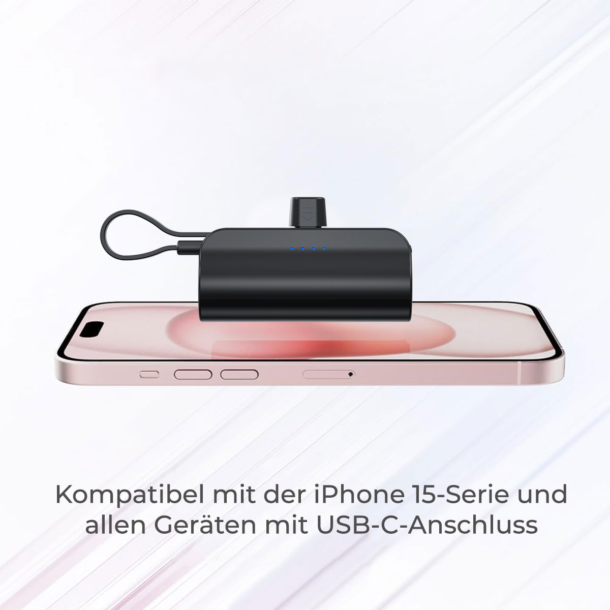 Telefona bağlı siyah taşınabilir şarj cihazı. Metin: iPhone 15 ve USB-C cihazlarla uyumlu.
