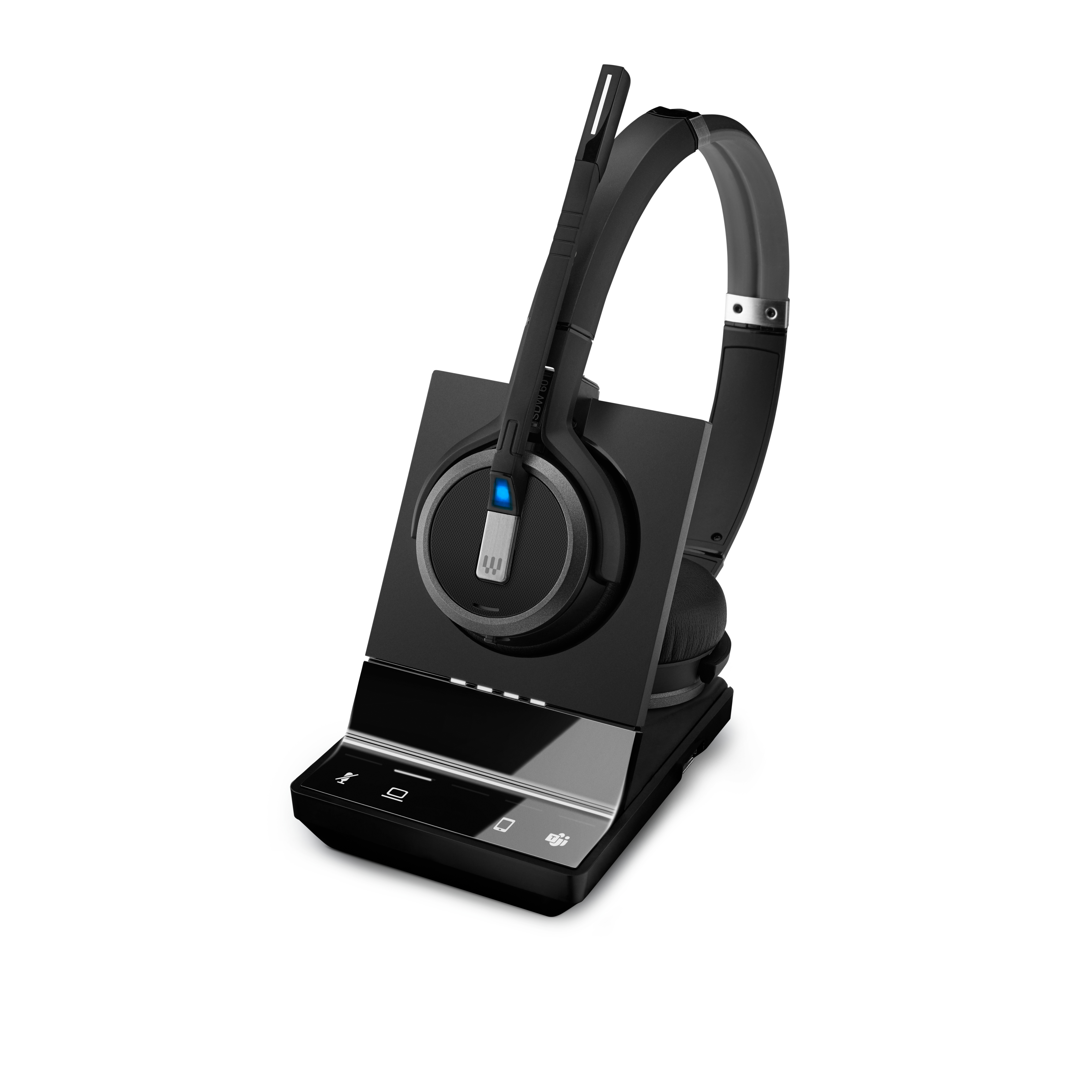 Schwarzes Headset und Ladestation. Das Headset befindet sich auf der Station und zeigt Bedienelemente und das Markenlogo.