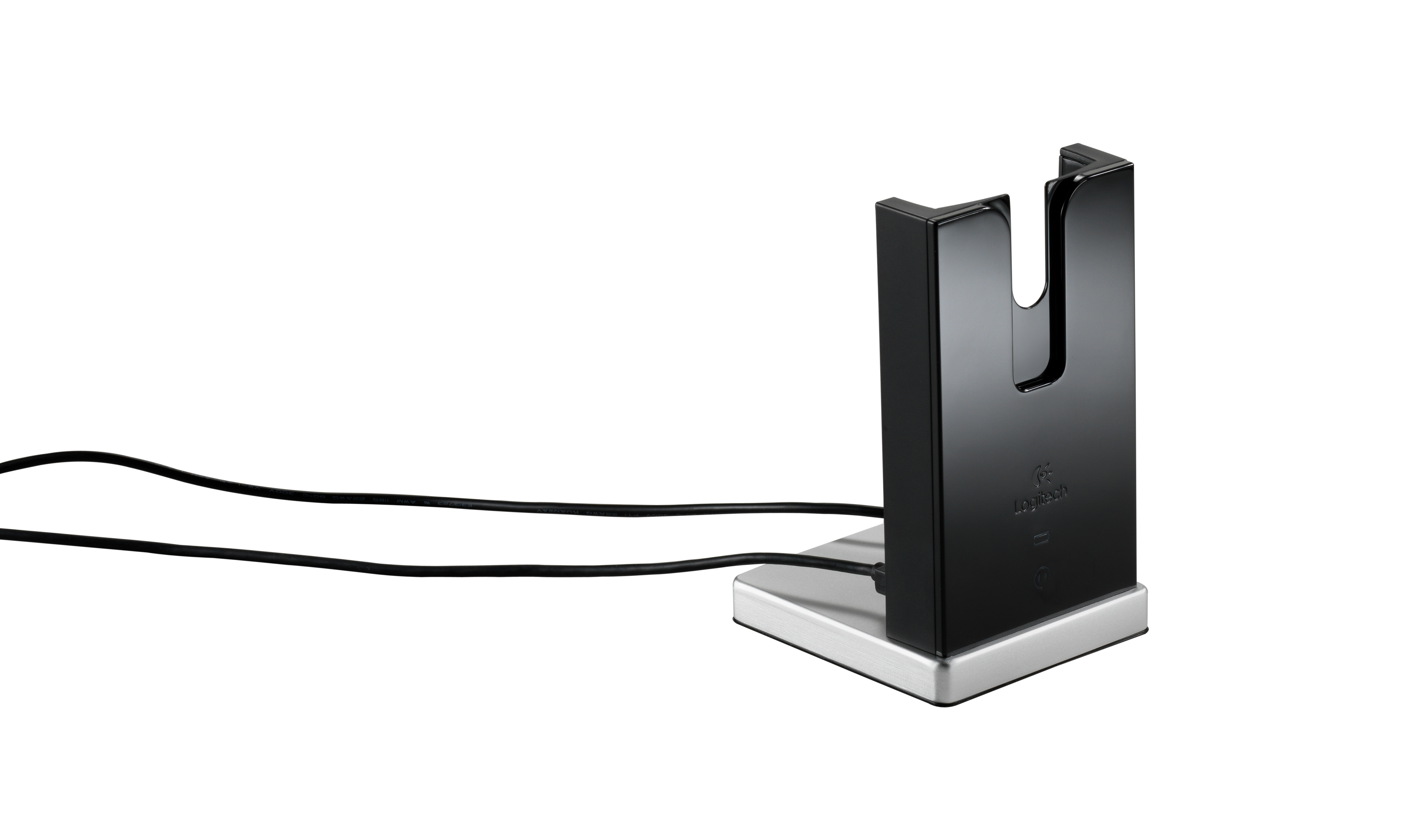 Widok z tyłu czarnego laptopa. Tekst i ikony pokazują wojskowe testy standardowe. Tło jest białe.