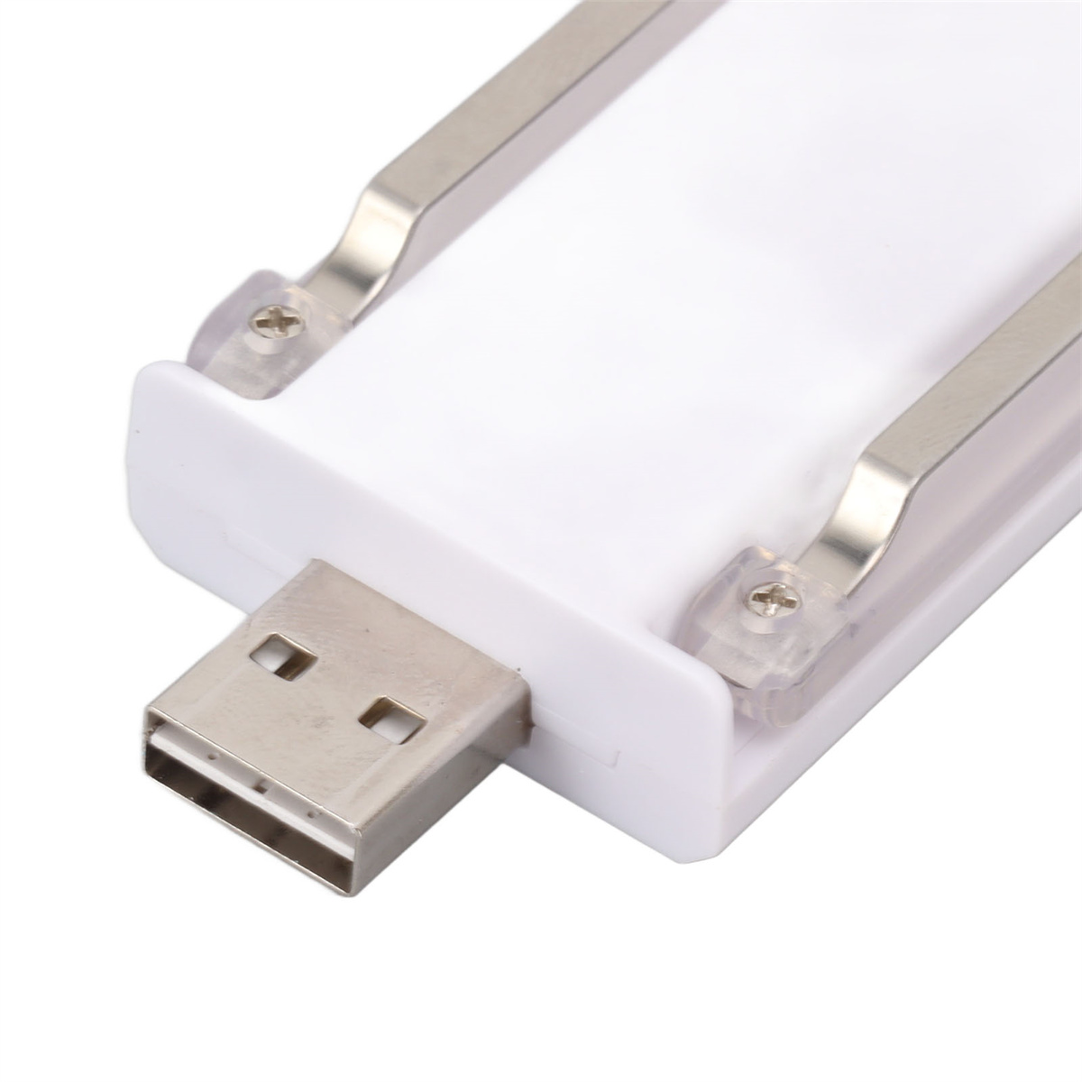 Weißer USB-Adapter mit Metallstiften und transparenten Kunststoffschraubenabdeckungen.