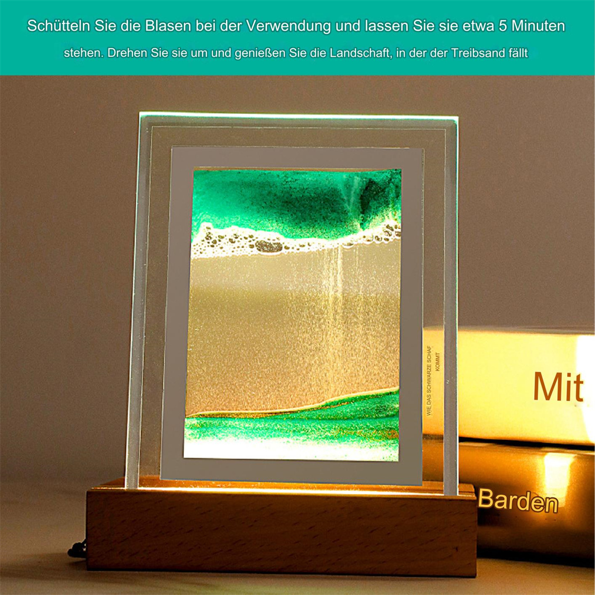 Sandkunstrahmen. Grüner und goldener Sand mit Holzsockel und klarem Glas.