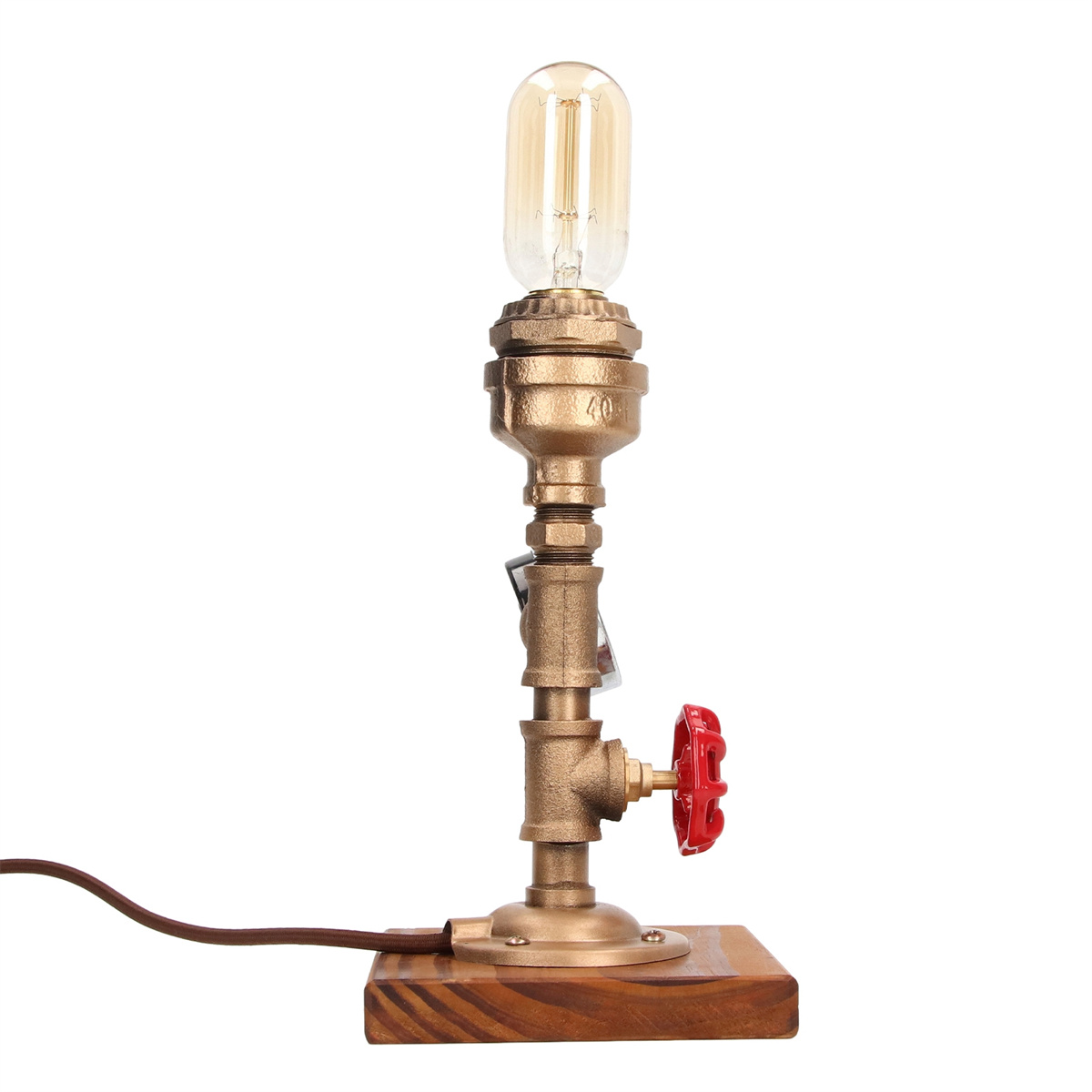 Industrielle Lampe mit Messing-Finish und rotem Ventil. Auf Holzsockel.