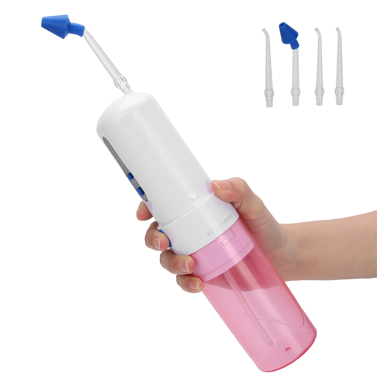 Eine Hand, die einen weißen und rosa Wasser-Flosser mit ein paar Spitzen hält.