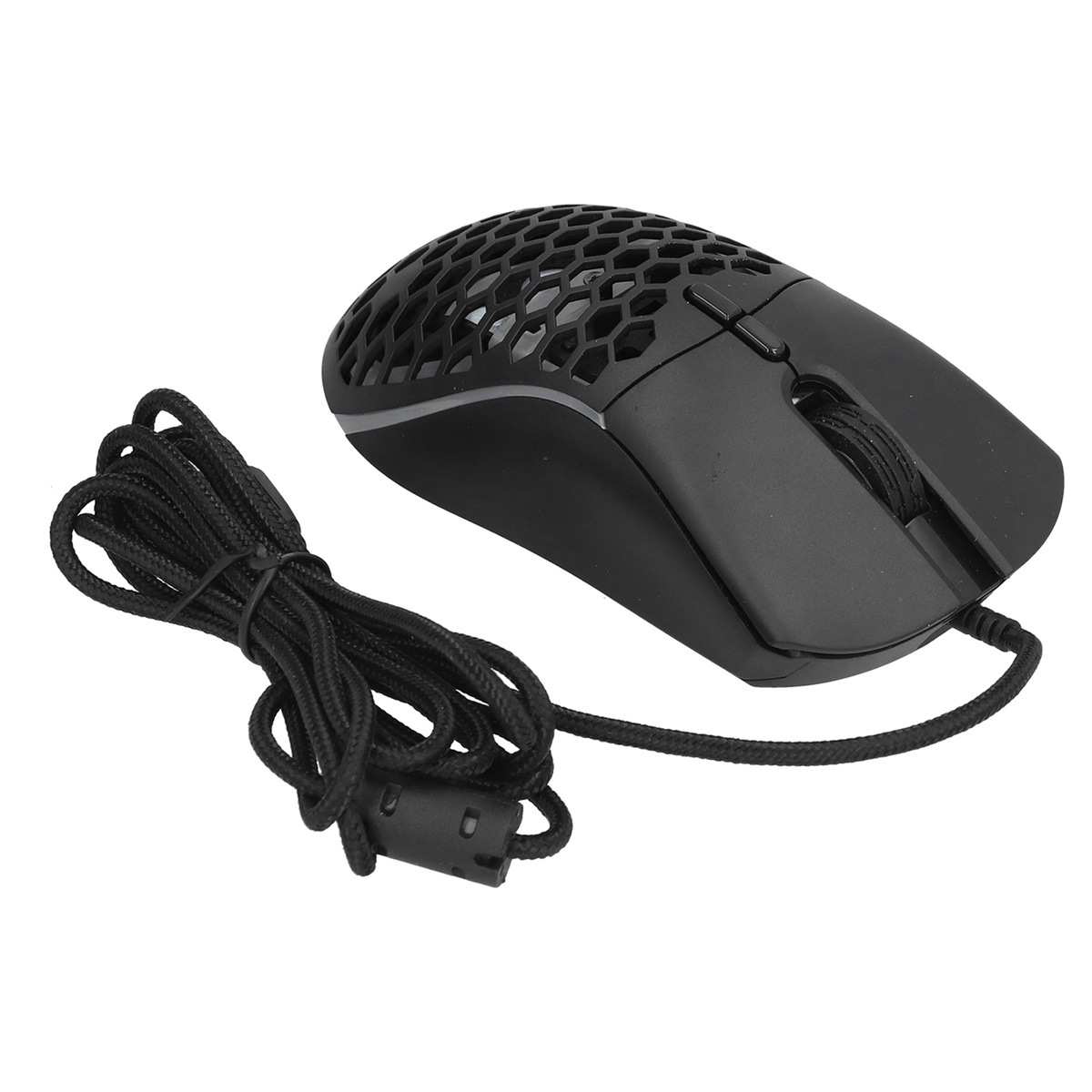 Schwarze Gaming-Maus mit Wabenmuster, ein Kabel. Weißer Hintergrund.