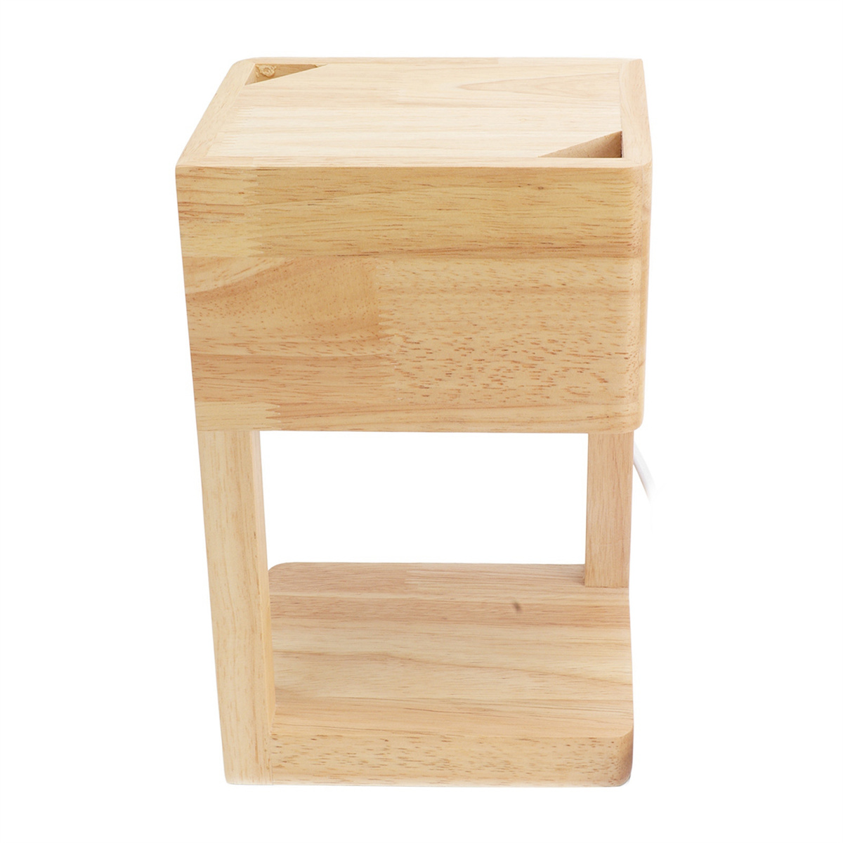 Holzlampe mit würfelförmigem Oberteil und Sockel. Sie ist hellbraun und schlicht.