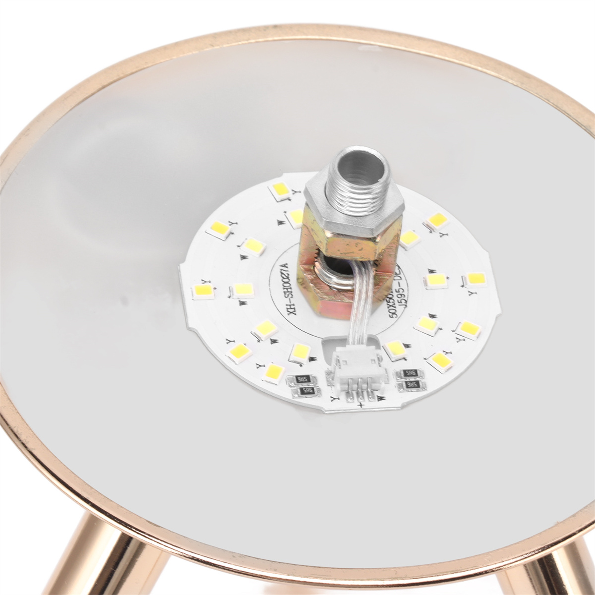 Runde Lampenbasis mit Mutter und Schrauben, die eine Lichtquelle halten.
