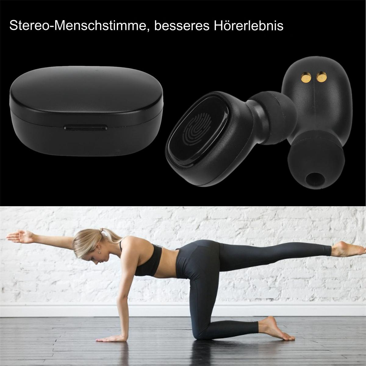 Schwarze Ohrhörer, Etui und eine Frau, die eine Yoga-Pose macht.
