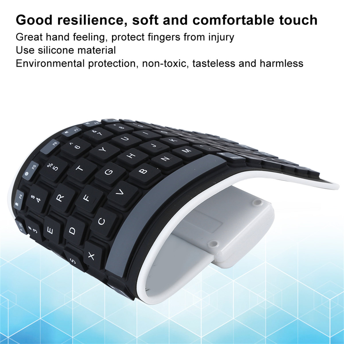 Schwarze flexible Tastatur mit weißer Basis, leicht gebogen, auf blauer strukturierter Oberfläche.