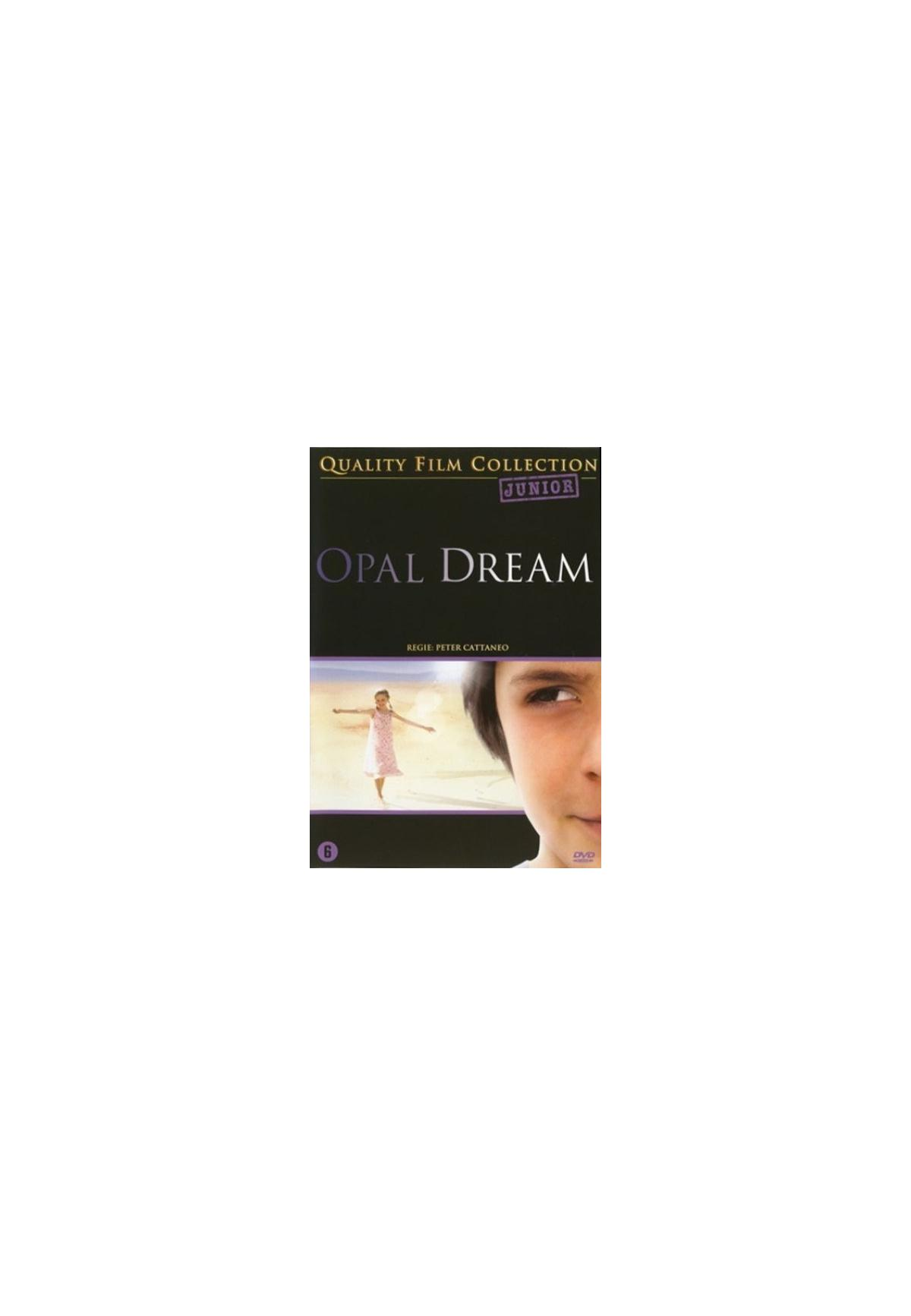 Couverture DVD pour 'Opal Dream', avec une fille aux bras ouverts et le demi-visage d'une femme.