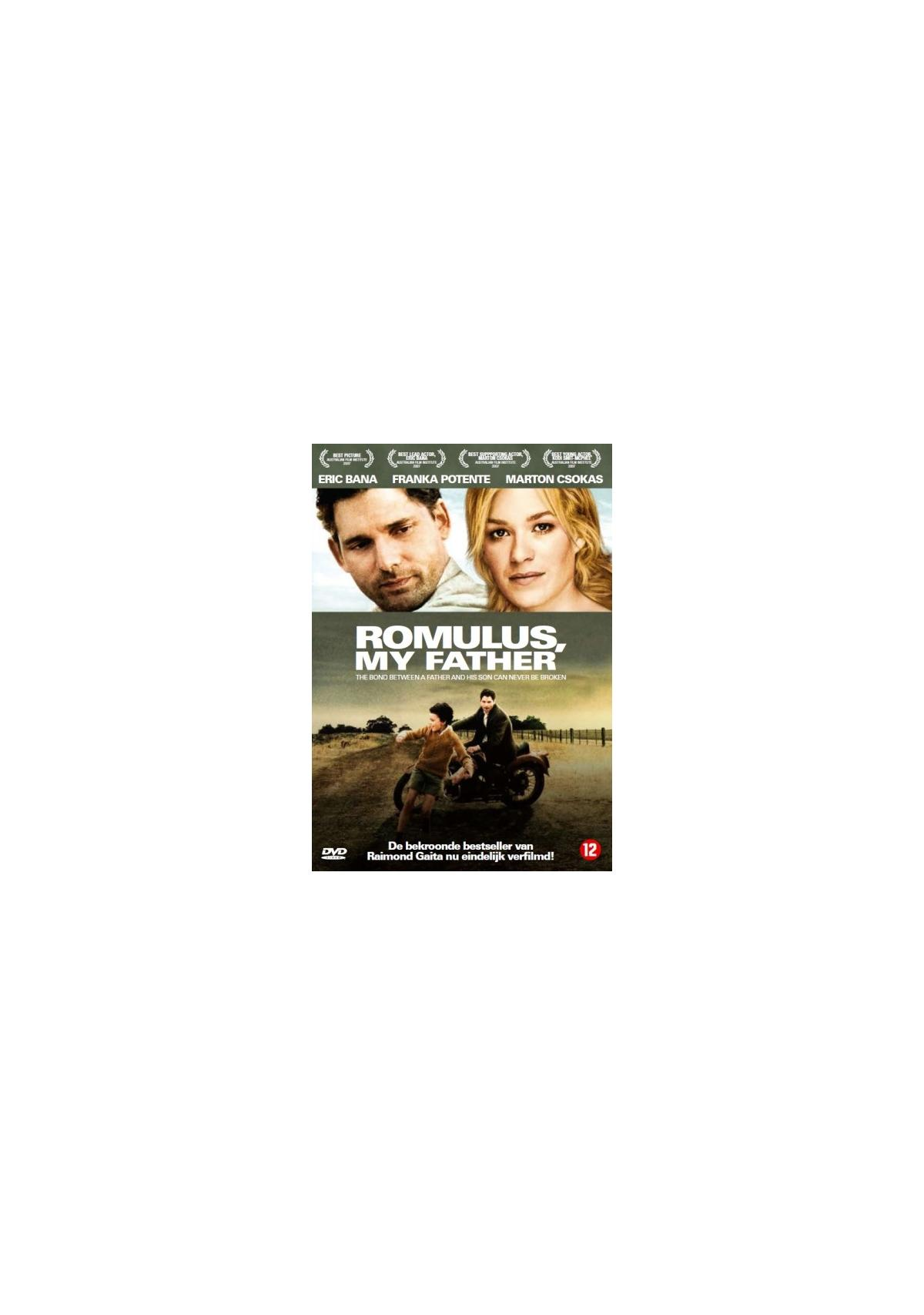 Affiche de film. Hommes sur une moto dans un champ. Visages d'acteurs en haut.