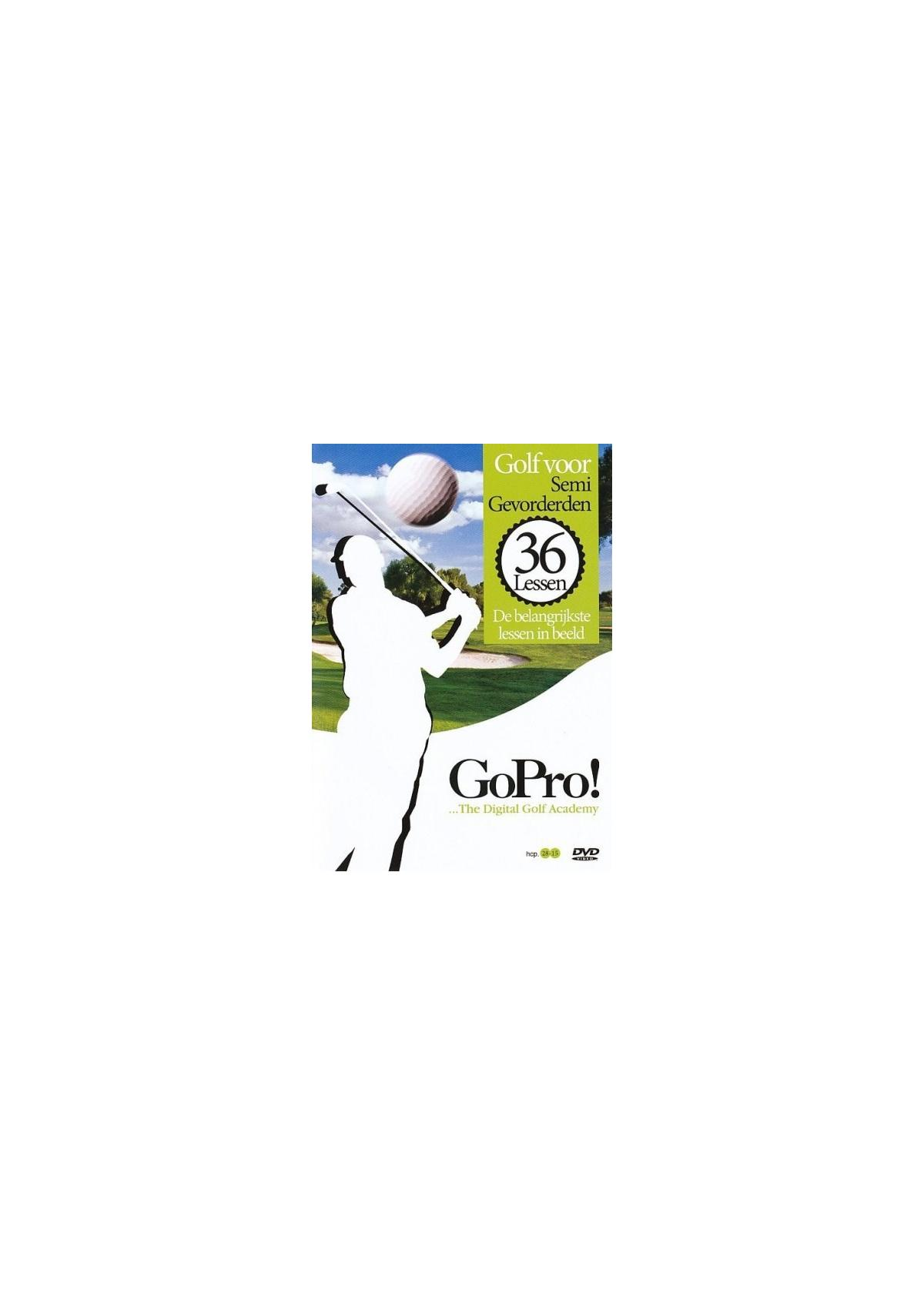 Couverture DVD : Golf pour avancés. Un homme balançant un club de golf. Fond de champ vert.