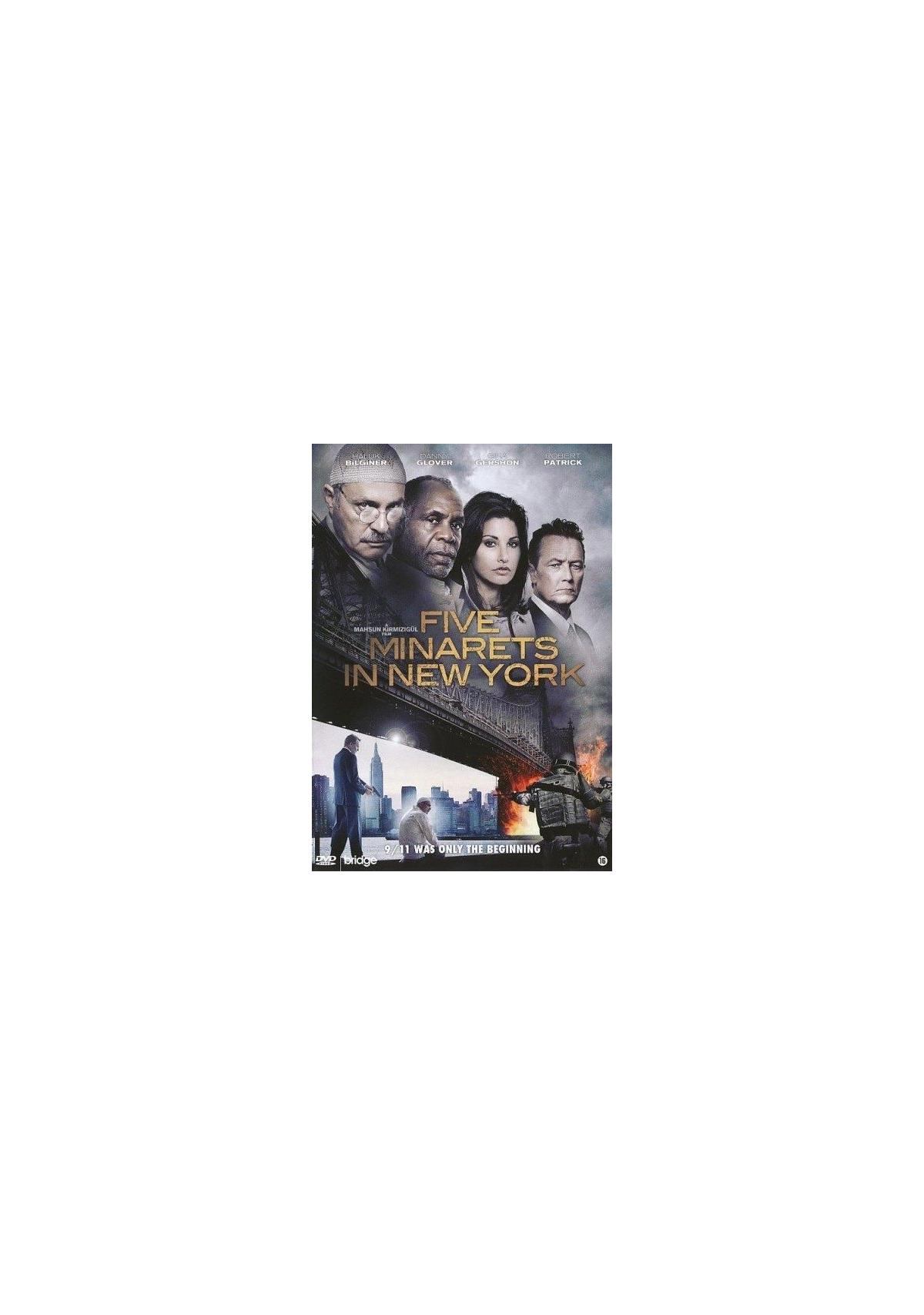 DVD-hoes: Mensen in een stad 's nachts. Titel: Five Minarets in New York.