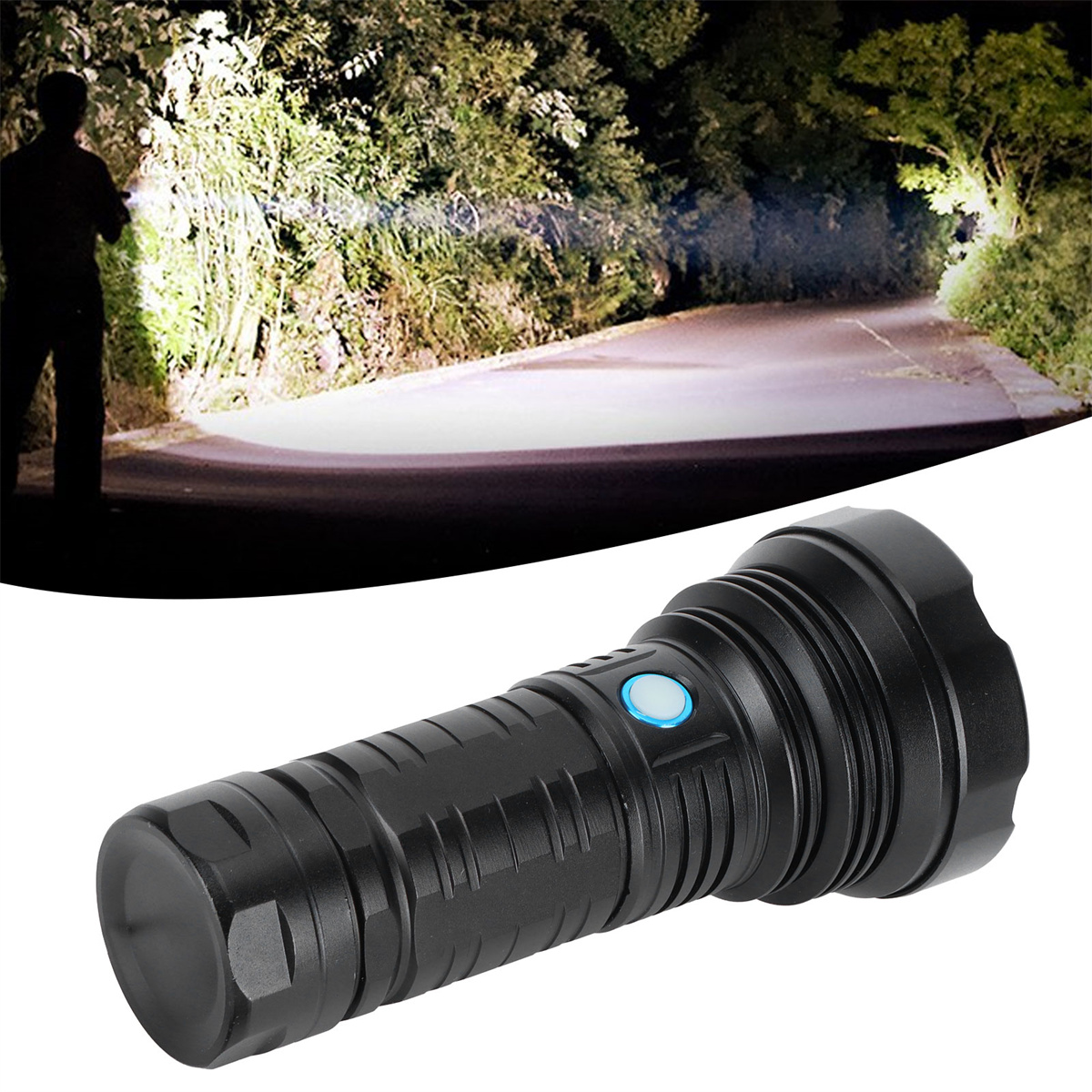 Eine schwarze Taschenlampe, die auf einen Weg in einem Wald leuchtet.