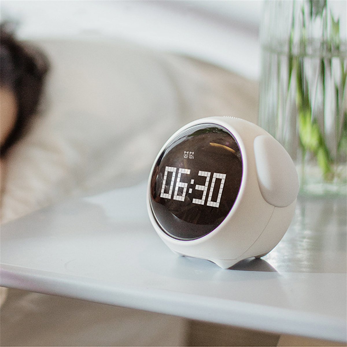 Wecker mit abgerundeten Ecken. Anzeige: 06:30.