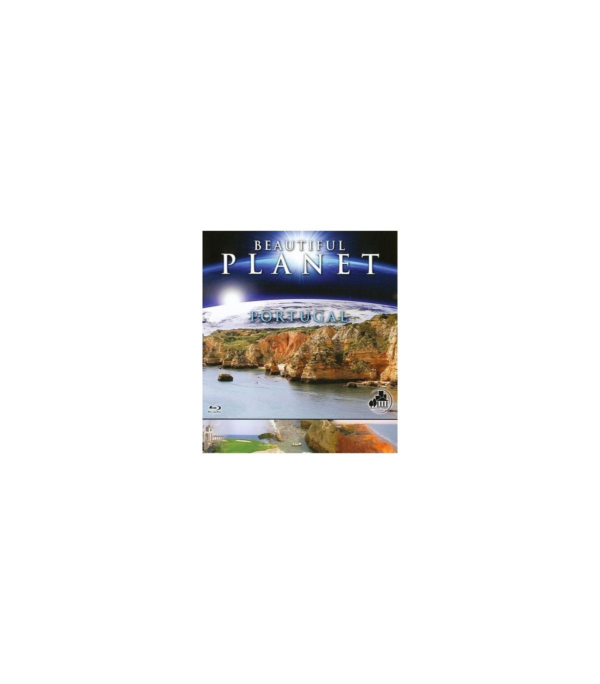 Affiche de film, une vue de la mer avec la côte et la terre. Titre 'Beautiful Planet Portugal'.
