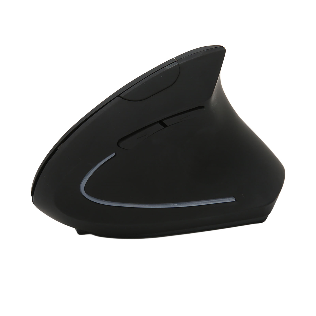 Eine vertikale ergonomische schwarze Computermaus auf weißem Hintergrund.