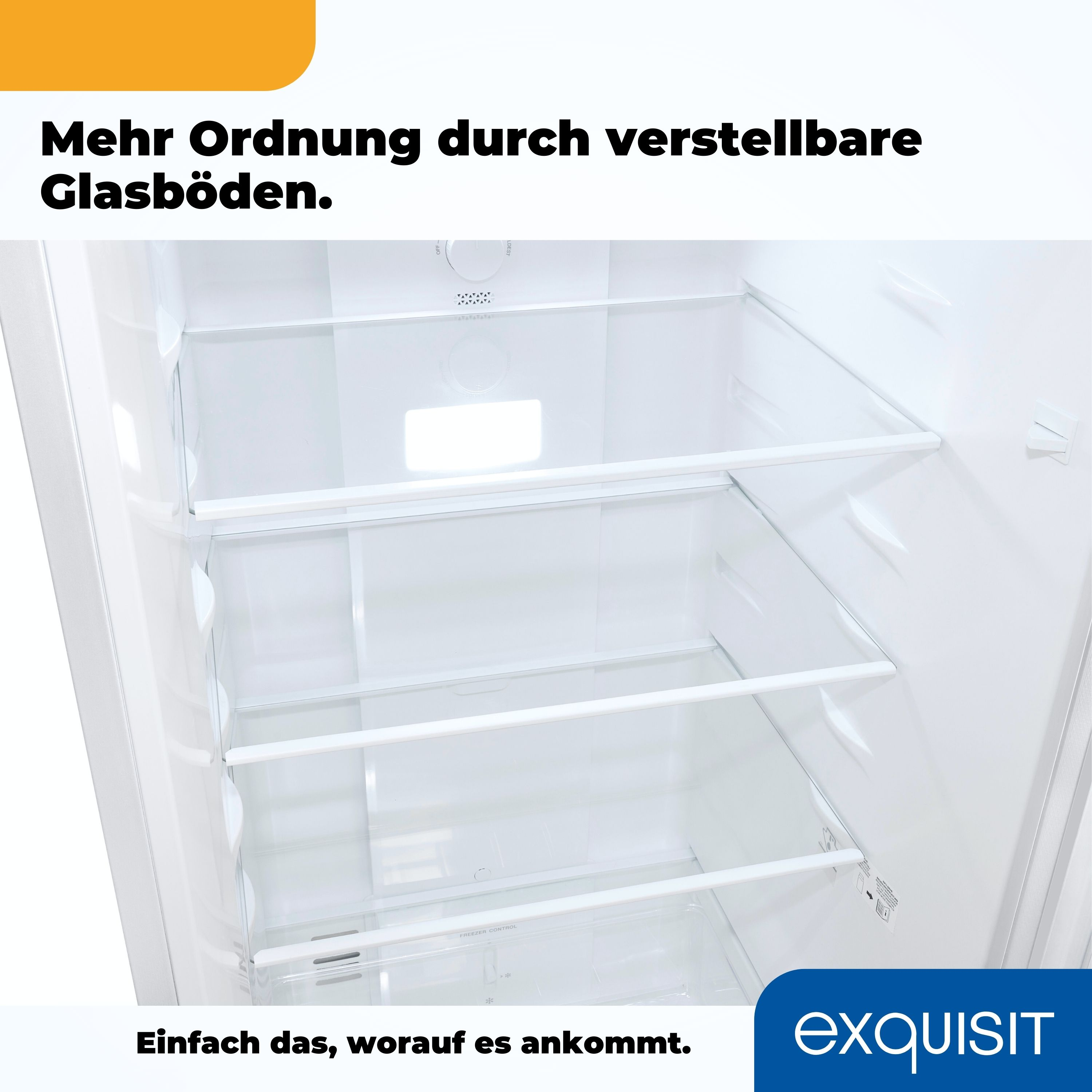 Innenansicht eines weißen Kühlschranks mit verstellbaren Regalen, sauber und leer.