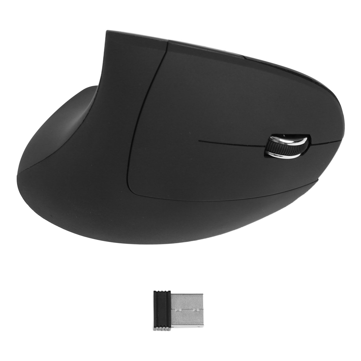 Eine schwarze ergonomische Maus mit Scrollrad und USB-Empfänger am Boden.
