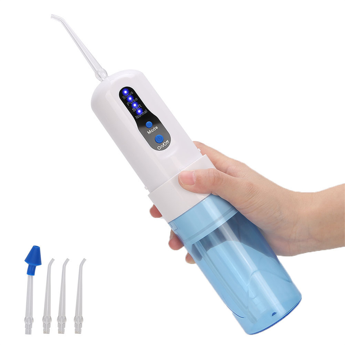 Weiß-blauer Wasserflosser mit Zubehör. Wird von einer Hand gehalten.