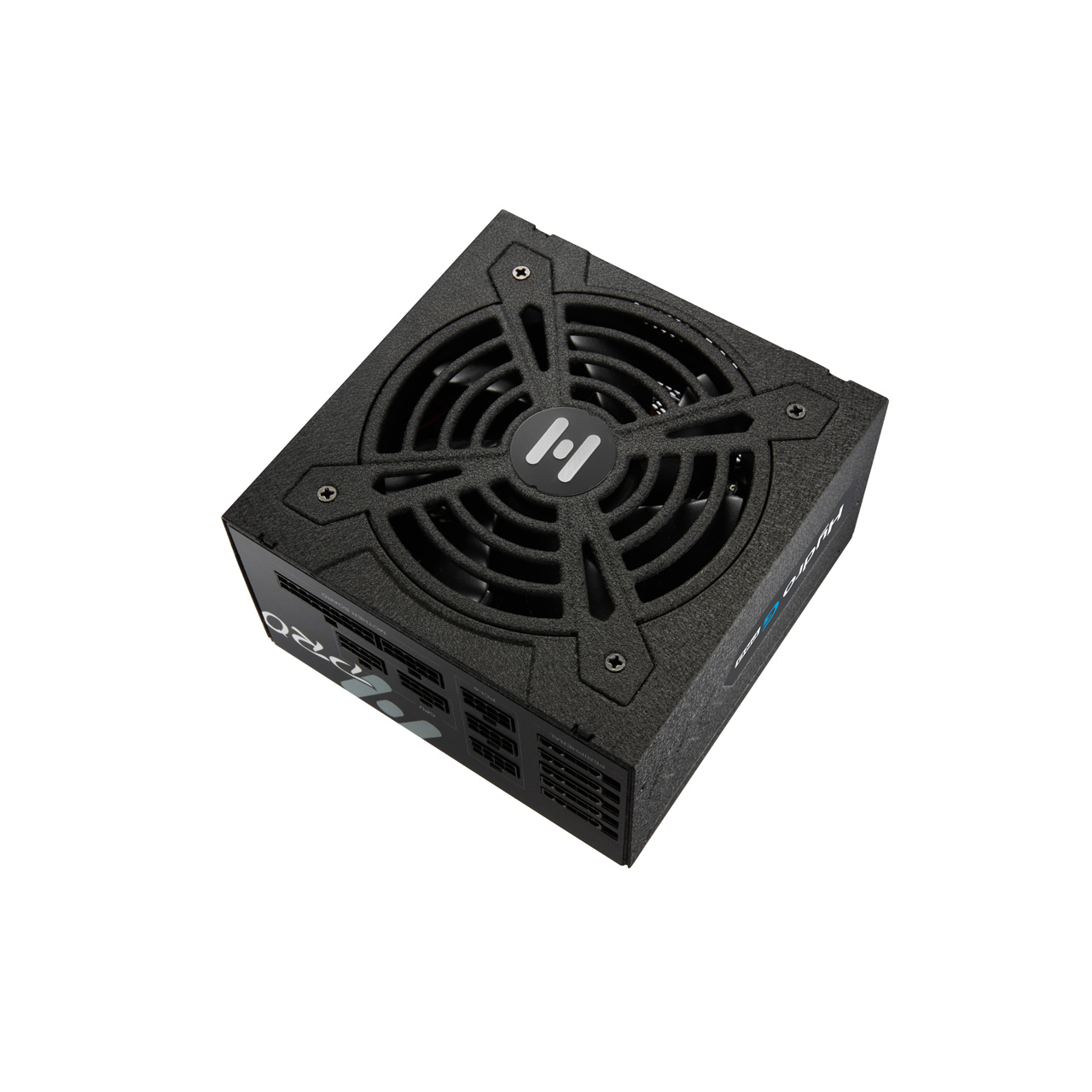 Alimentatore per computer nero. Ha una ventola e il logo del marchio. Su sfondo bianco.