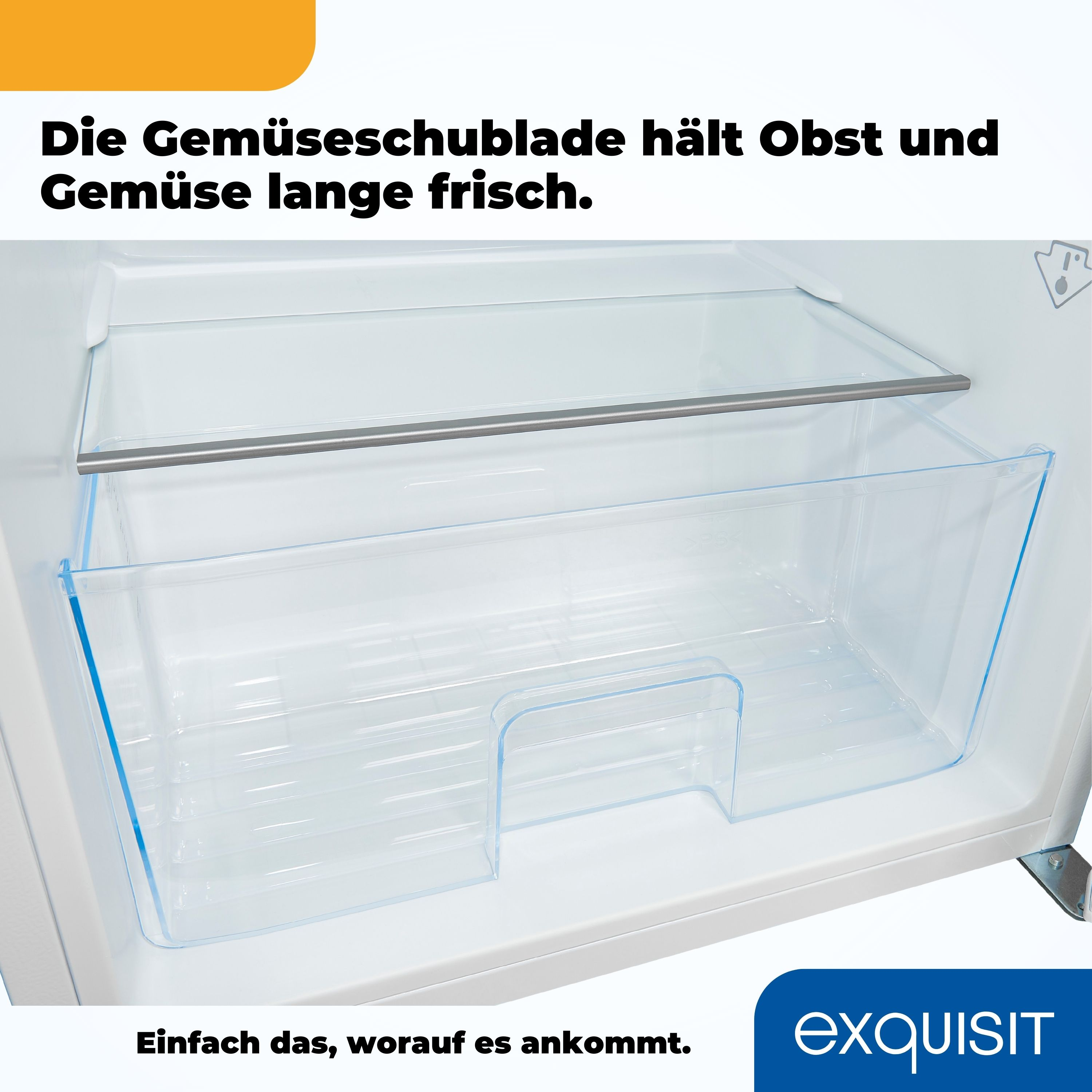 Ein offener Kühlschrank zeigt eine durchsichtige Gemüseschublade und ein Regal darüber.