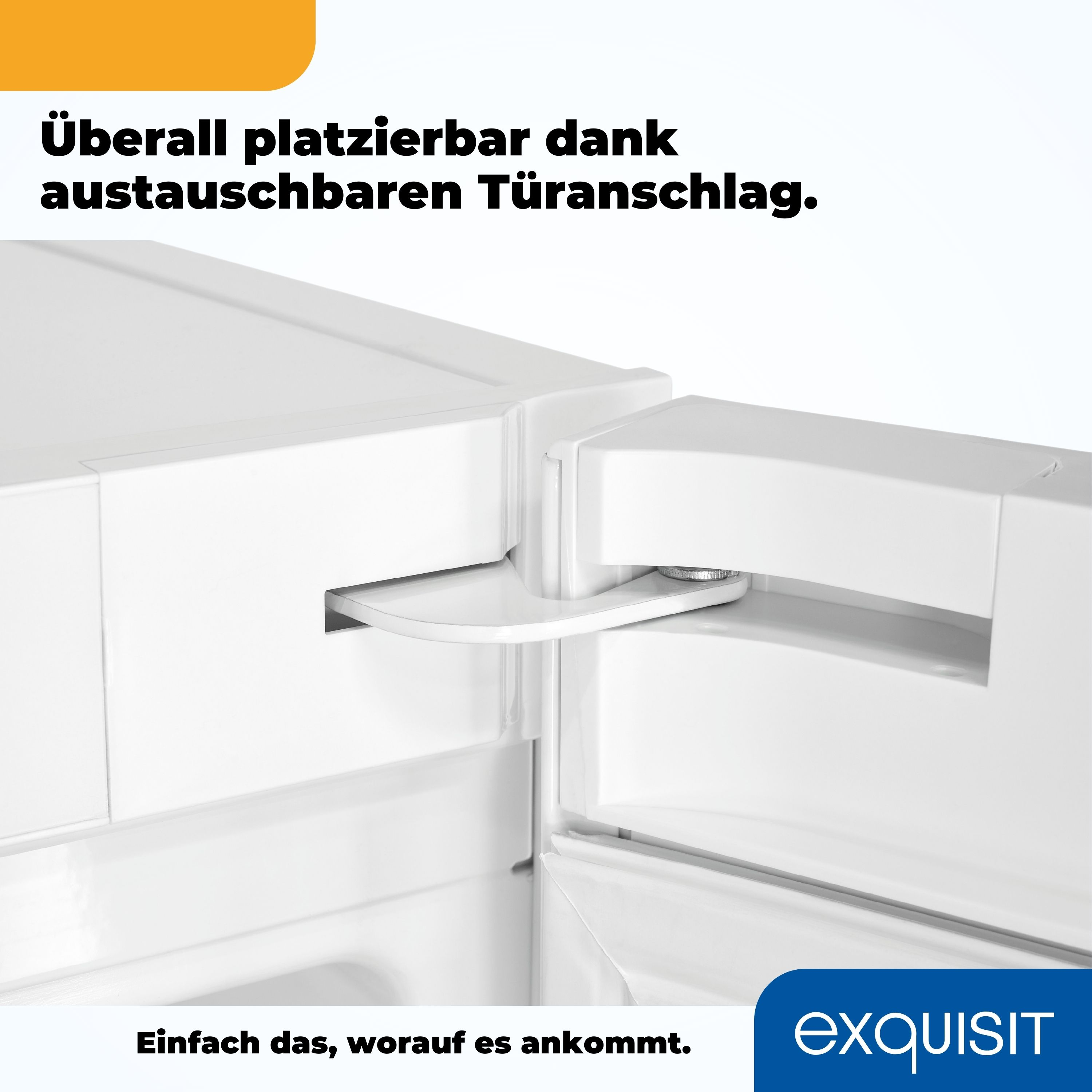 Weiße Kühlschranktür mit Text, geöffnet, um das Innere zu zeigen.