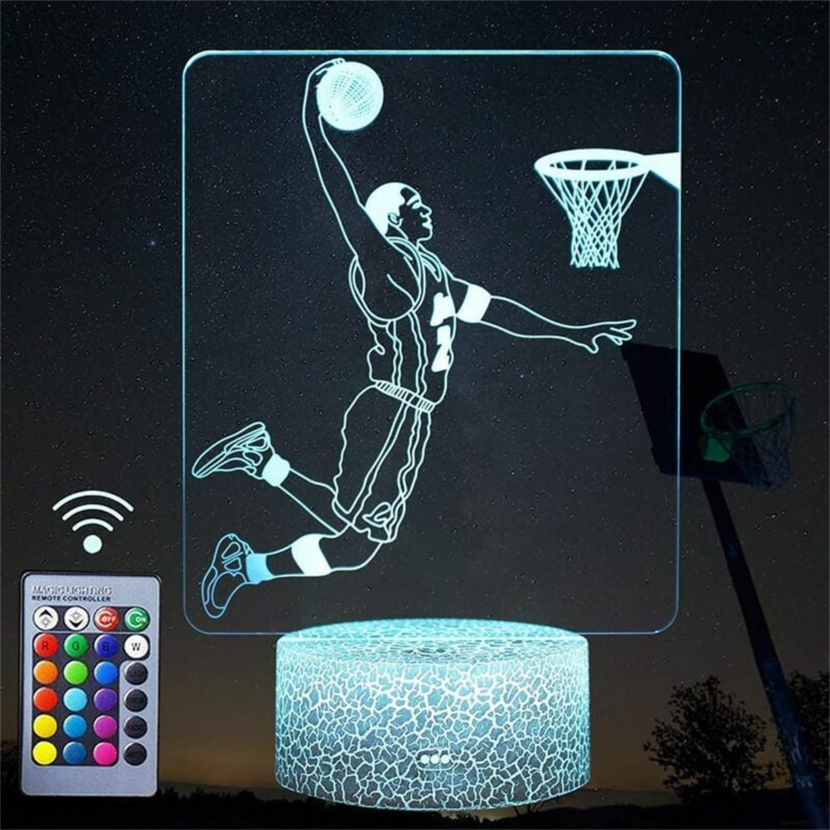 Eine Basketballspieler-Silhouette auf einem beleuchteten Panel, mit einer Fernbedienung und einem Basketballkorb im Hintergrund.