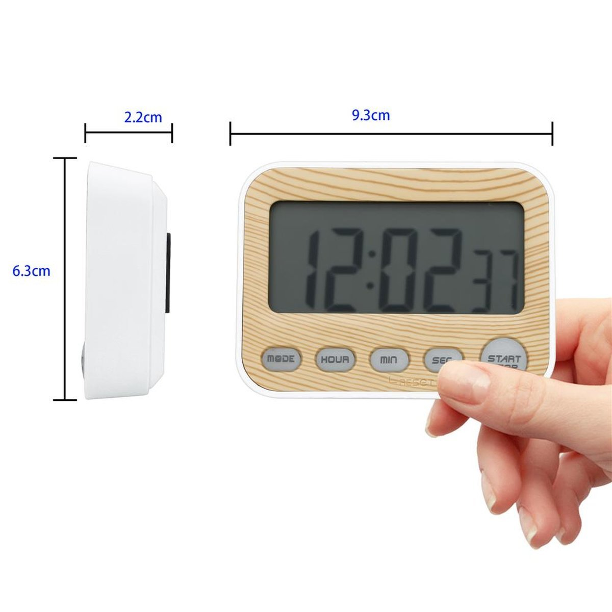 Weißer digitaler quadratischer Timer, der 12:02:37 anzeigt, in einer Hand.